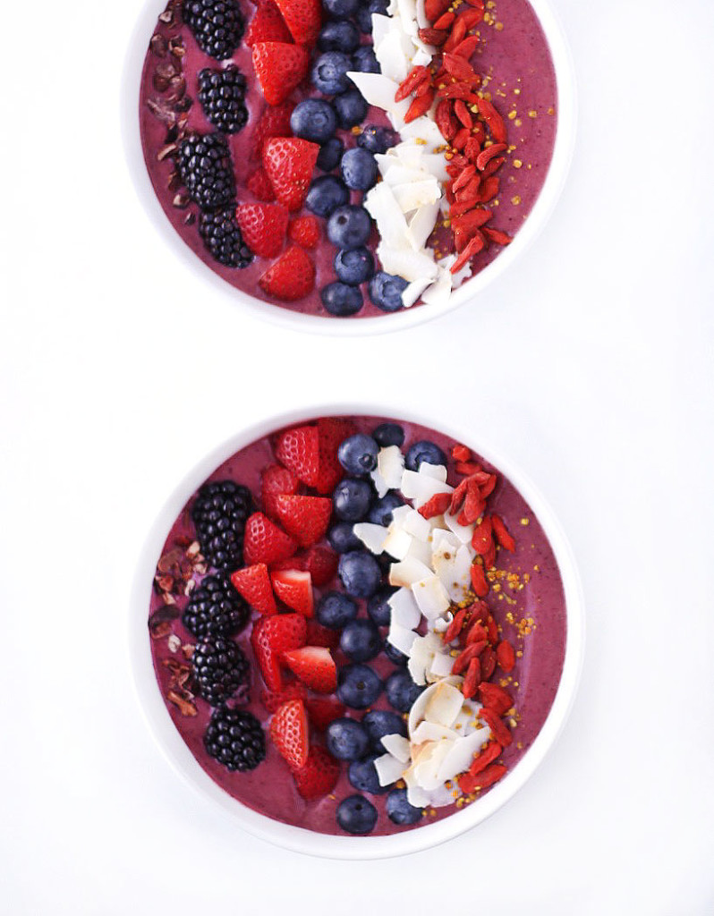 berry antioxidant smoothie bowl